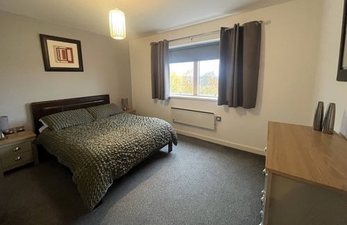 Wakefield Apartment | Comfortable 2 Bed Apartment Steps from Wakefield City Centre