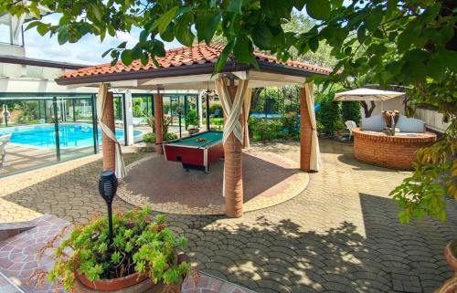 Castelnuovo del Garda Apartment | Delux Apartment: 4-Star Stay with Pool & Pet-Friendly Access