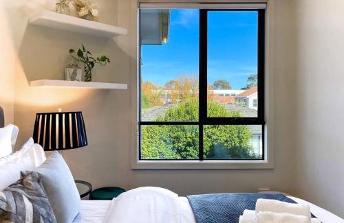 Camberwell House | Inviting Delux Camberwell Townhouse with Family Amenities
