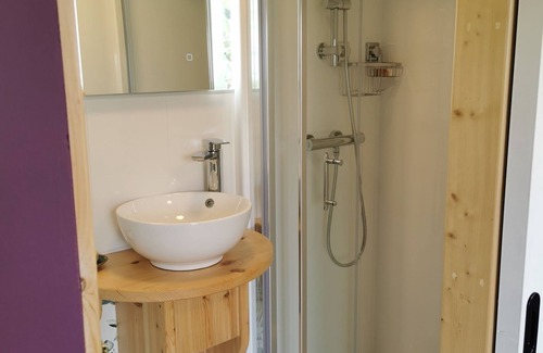 Borris Cabin | Delux Ensuite Pod with Kitchenette and Classical View