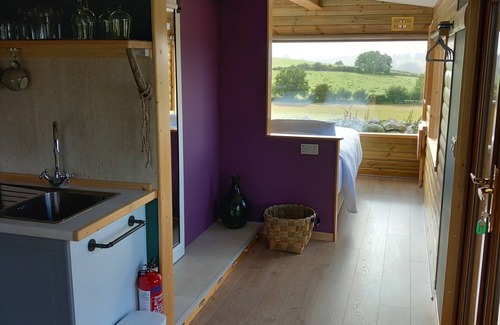 Borris Cabin | Delux Ensuite Pod with Kitchenette and Classical View