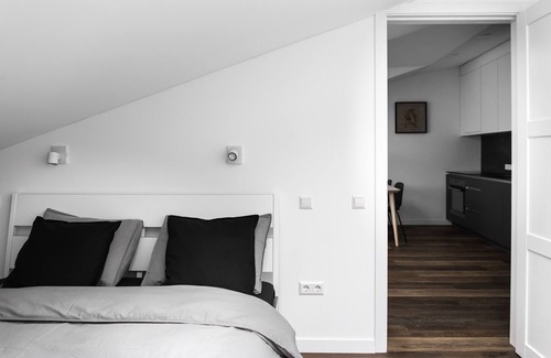 Liberty Avenue Apartment | Guest Rated 10/10: Modern 1 BD Apartment on Main Street