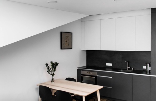 Liberty Avenue Apartment | Guest Rated 10/10: Modern 1 BD Apartment on Main Street