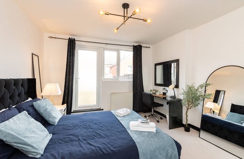 Reading Apartment | Deluxe 1 Bedroom Apartment