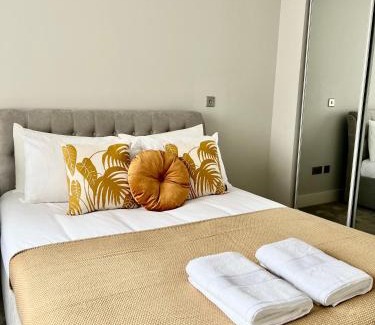 Slough Apartment | Family-Friendly 2 Bed Flat Near Windsor and Heathrow