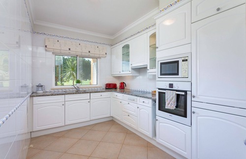 Funchal Apartment | Golf View Retreat: Premium 2 Bed Apartment at Lakeview