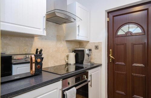 Halstead Apartment | Stylish 2 Bed Versace Bungalow with Hot Tub & Cinema