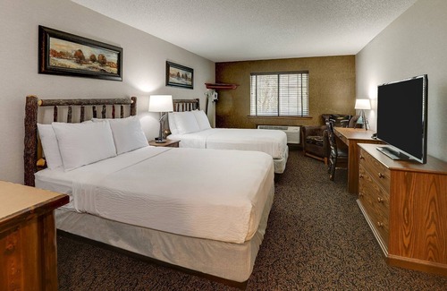 Johnston Hotel | Cozy Stoney Creek Hotel: Pet-Friendly & Free Breakfast