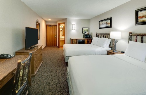 Johnston Hotel | Cozy Stoney Creek Hotel: Pet-Friendly & Free Breakfast