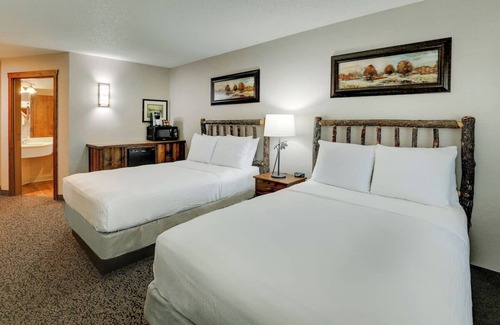 St. Joseph Hotel | Comfortable 2 Double Rooms at Stoney Creek for Your Crew