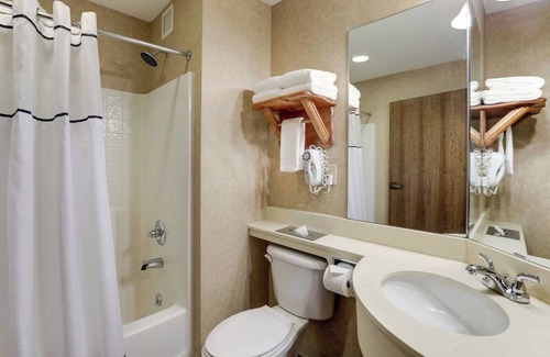 St. Joseph Hotel | Comfortable 2 Double Rooms at Stoney Creek for Your Crew