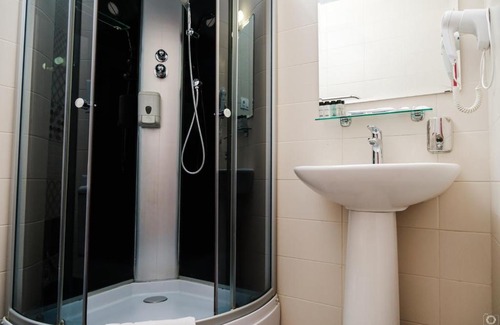Almetyevsk Hotel | Comfortable Stay at Deluxe 2 Hotel with Breakfast Included
