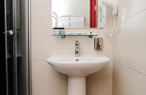Almetyevsk Hotel | Comfortable Stay at Deluxe 2 Hotel with Breakfast Included
