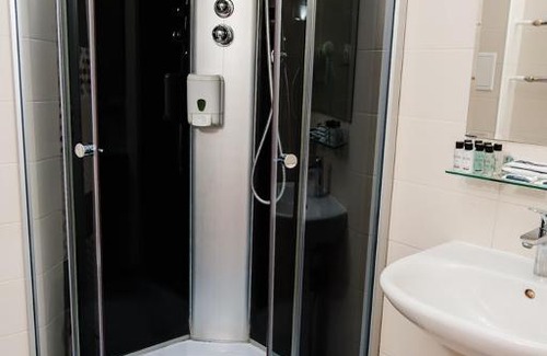 Almetyevsk Hotel | Comfortable Stay at Deluxe 2 Hotel with Breakfast Included
