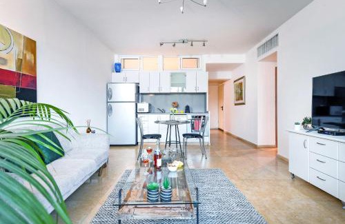 Jaffa Apartment | Elegant 2BR Apartment with Pool in Historic Jaffa