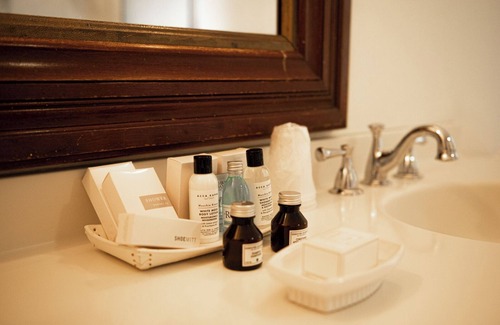 West Dover Resort | Historic Inn: 2nd Floor Room with Pool and Breakfast