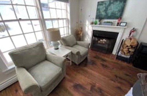 West Dover Resort | Guest Rated 10/10: Cozy 2xQueen Room with Fireplace