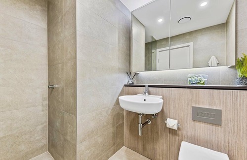 Waterloo Apartment | Family-Friendly 3 Bedroom Retreat at Waterloo MHS