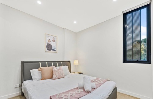 Waterloo Apartment | Family-Friendly 3 Bedroom Retreat at Waterloo MHS