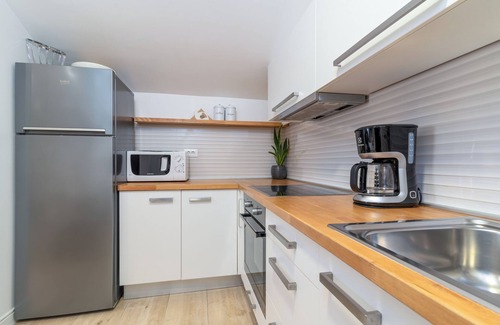 Trogir Apartment | Elegant 4-Star Giovanni Apartment with Heated Pool & Ocean View