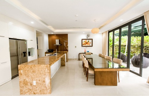Ngu Hanh Son Villa | Inviting 4BR Pool Villa Steps from the Beach Experience