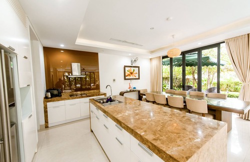 Ngu Hanh Son Villa | Inviting 4BR Pool Villa Steps from the Beach Experience
