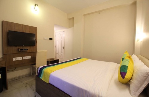 Salt Lake Bed & Breakfast | Comfortable AC Room at Anamitra Guest House with Breakfast