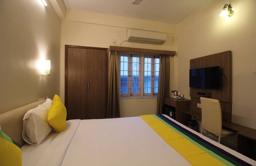 Salt Lake Bed & Breakfast | Comfortable AC Room at Anamitra Guest House with Breakfast