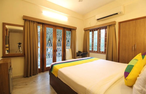 Salt Lake Bed & Breakfast | Inviting Balcony Room at Anamitra Guest House #3
