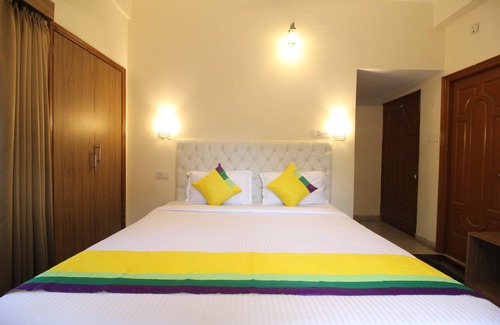 Salt Lake Bed & Breakfast | Inviting Balcony Room at Anamitra Guest House #3