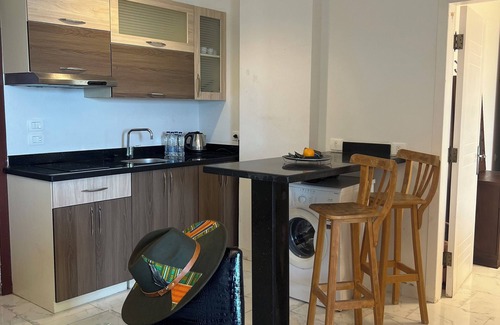 Al Ahyaa Apartment | Scenic MySky Sea Front View Apartment with Pool & Spa
