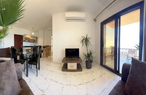 Al Ahyaa Apartment | Scenic MySky Sea Front View Apartment with Pool & Spa