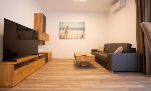 Leibnitz Apartment | Prime Oceanfront Deluxe Apartment in Leibnitz