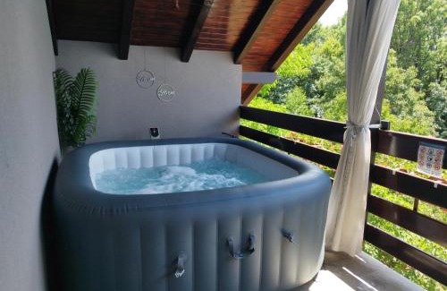 Irinovac Apartment | Indulgent PATAR Apartment with Hot Tub - Rated 9.8/10