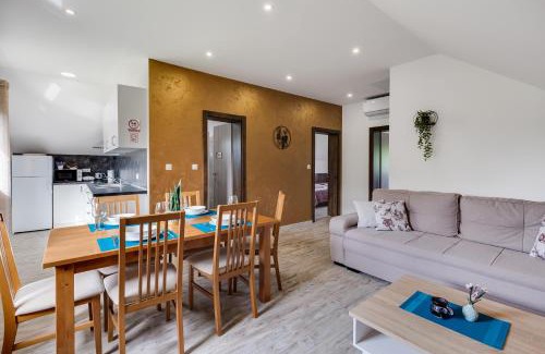 Irinovac Apartment | Indulgent PATAR Apartment with Hot Tub - Rated 9.8/10