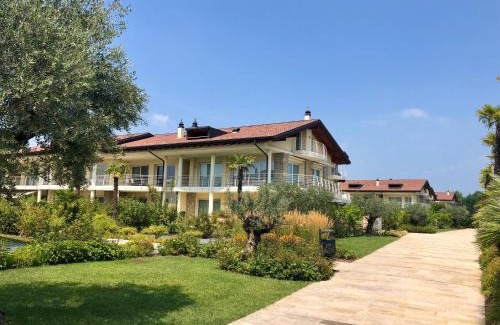 Colombare Apartment | Indulge in Apartments with Ocean Views in Sirmione, Italy