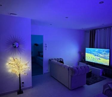 Freneuse Apartment | Relaxing Jacuzzi Apartment Ideal for Families and Groups
