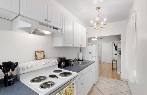 Washington Square West Apartment | Premier Apartment with Spa and Breakfast in City Center
