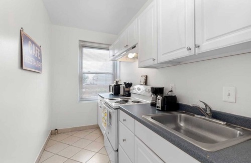 Washington Square West Apartment | Premier Apartment with Spa and Breakfast in City Center