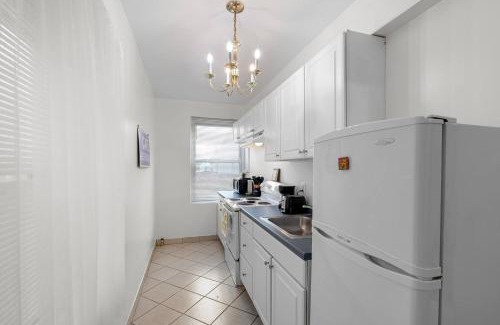 Gayborhood Apartment | Central Premium Apartment: Pet & Child Friendly Retreat