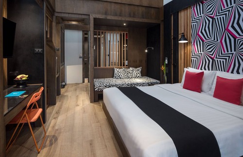 Lamai Resort | Elegant Balcony Suite with Pool, Spa & Breakfast Options