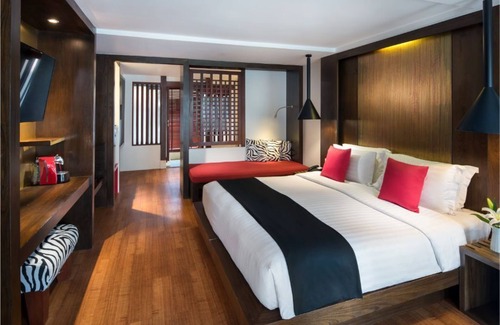 Lamai Resort | Elegant Balcony Suite with Pool, Spa & Breakfast Options
