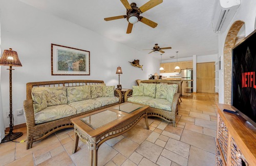Centro - Supmza 001 Condo | Guest Rated 10/10: Nautibeach Beachfront Paradise Apartment