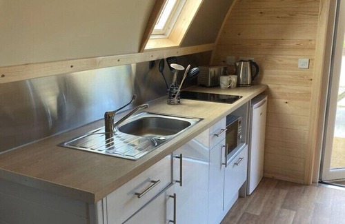 Berwick-upon-Tweed Cabin | Deluxe cabin with ensuite & kitchenette