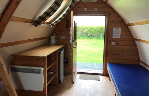 Berwick-upon-Tweed Cabin | Deluxe cabin with ensuite & kitchenette