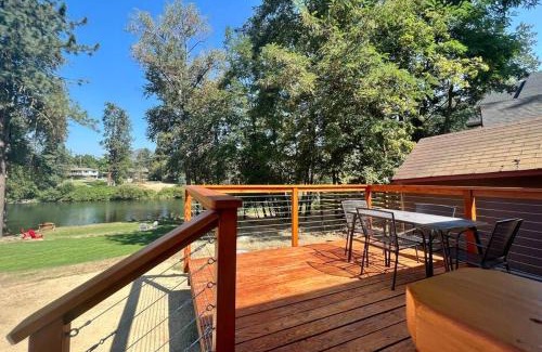 Fruitdale Apartment | Exceptional Deluxe Cabin at Rogue River Resort - 10/10 Rated