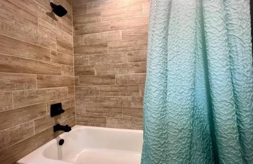 Fruitdale Apartment | Exceptional Deluxe Cabin at Rogue River Resort - 10/10 Rated