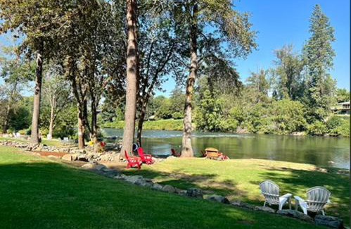 Fruitdale Apartment | Rogue River Resort: Deluxe Cabin 5 with Oceanfront Views