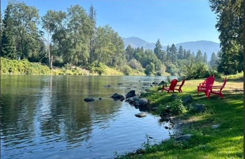 Fruitdale Apartment | Rogue River Resort: Deluxe Cabin 5 with Oceanfront Views