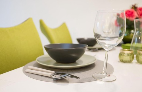 Simmering Apartment | Stylish City Apartment with Balcony and Free Garage Parking